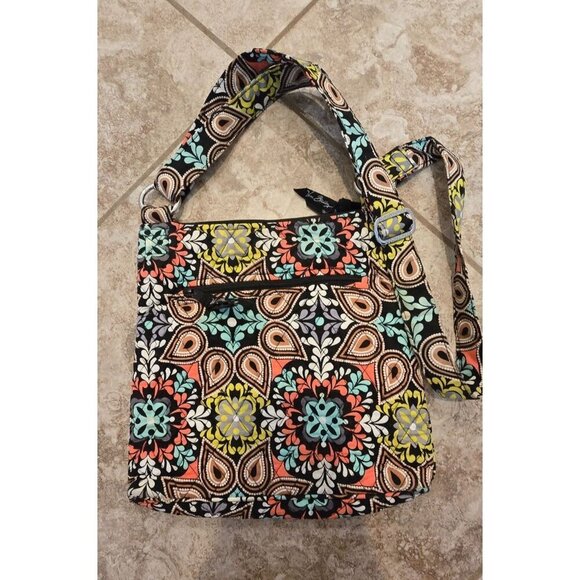 Vera Bradley Handbags - Vera Bradley Sierra Petite Crossbody Bag Adjustable Strap & Zippered Pockets